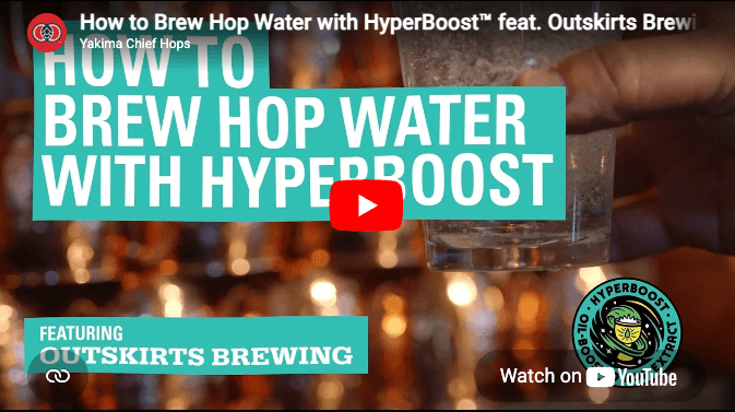 'Comment brasser de l'eau de houblon avec HyperBoost' image miniature de vidéo d'un homme tenant un verre